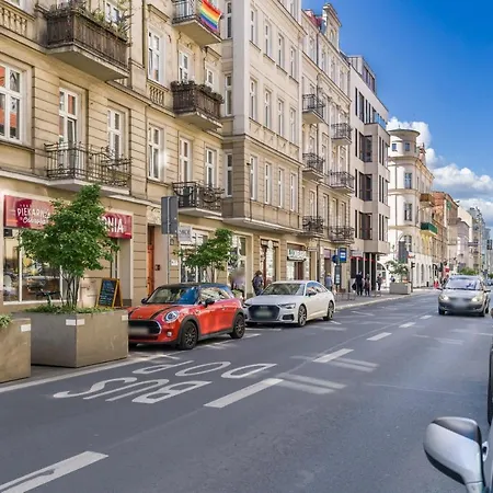 Studio Apartment Poznan City Center By Renters 아파트